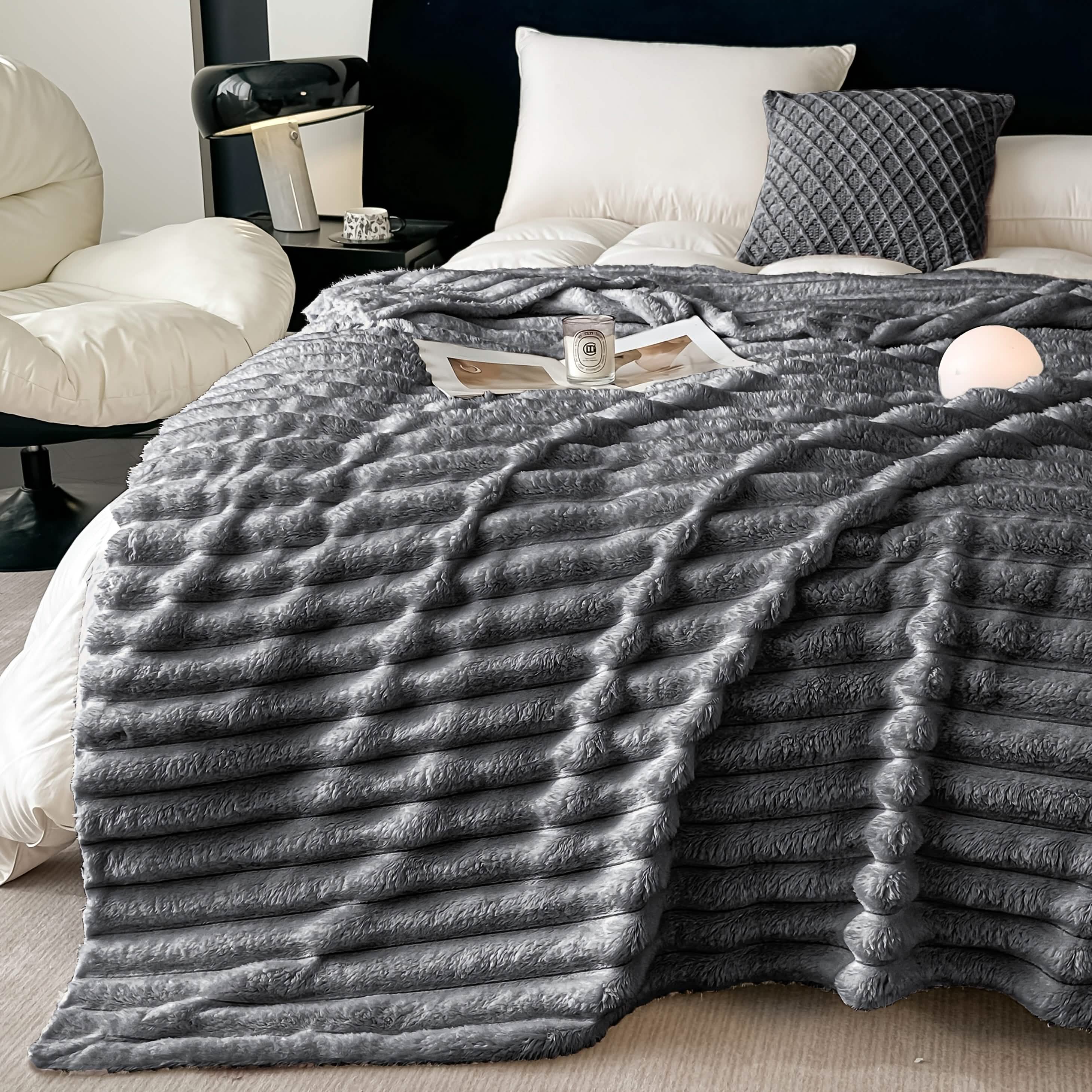Ultra-Soft Double-Sided Fleece Blanket – Gray (All-Season)