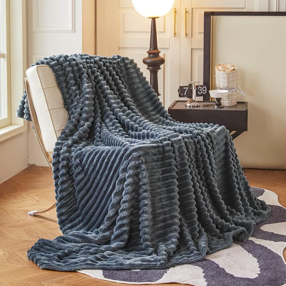 Ultra-Soft Double-Sided Fleece Blanket – Gray (All-Season)