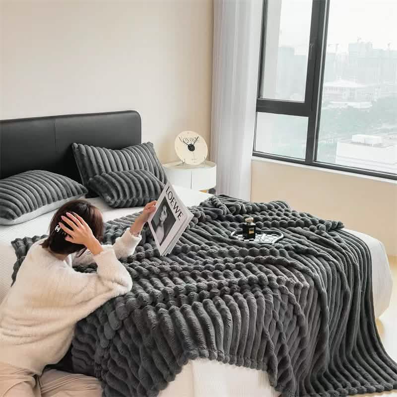 Ultra-Soft Double-Sided Fleece Blanket – Gray (All-Season)