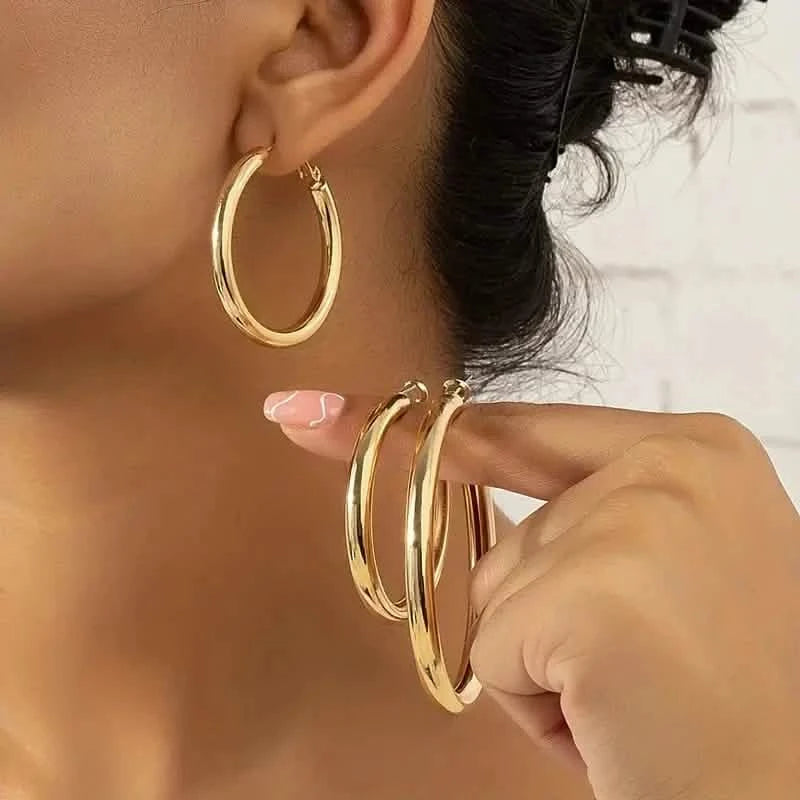 Elegant, Trendy and Shiny Gold Hoop Earrings Earrings S - DailySale
