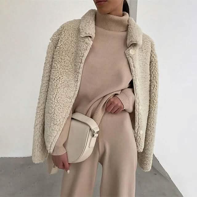 2-Piece: Women‘s Plus Size Loungewear Sets in khaki close up