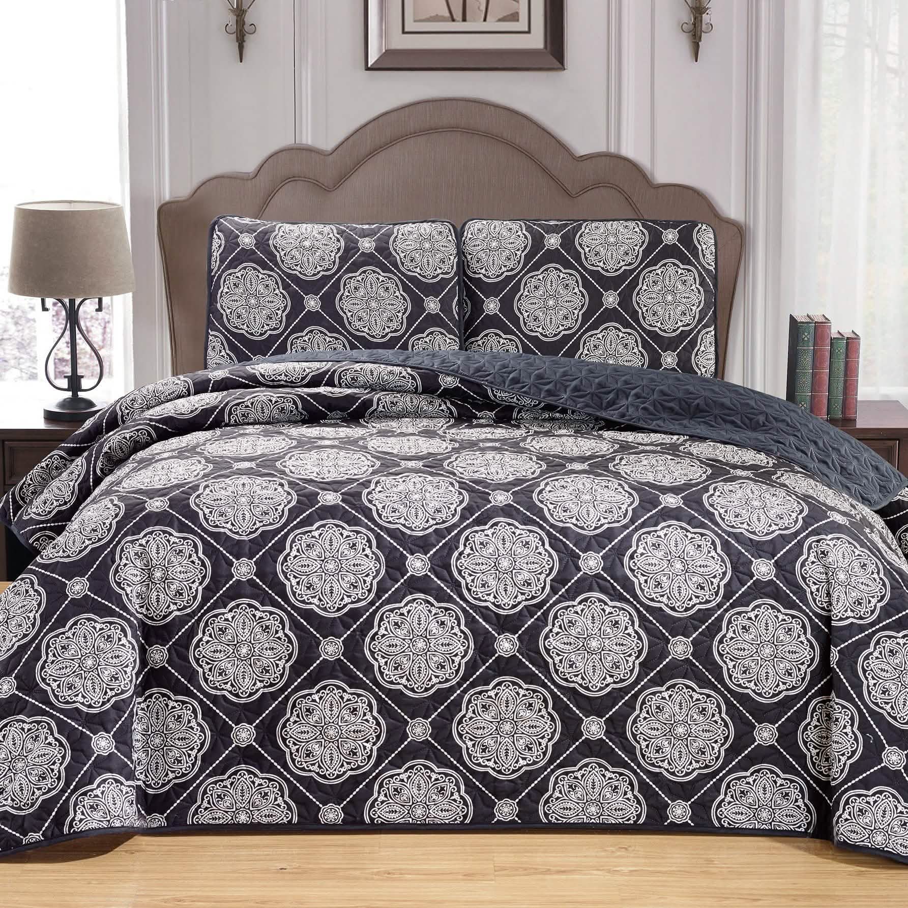 3-Piece Set: Medallion Reversible Oversized Bedspread Coverlet Quilt Bed Cover Bedding Black - DailySale