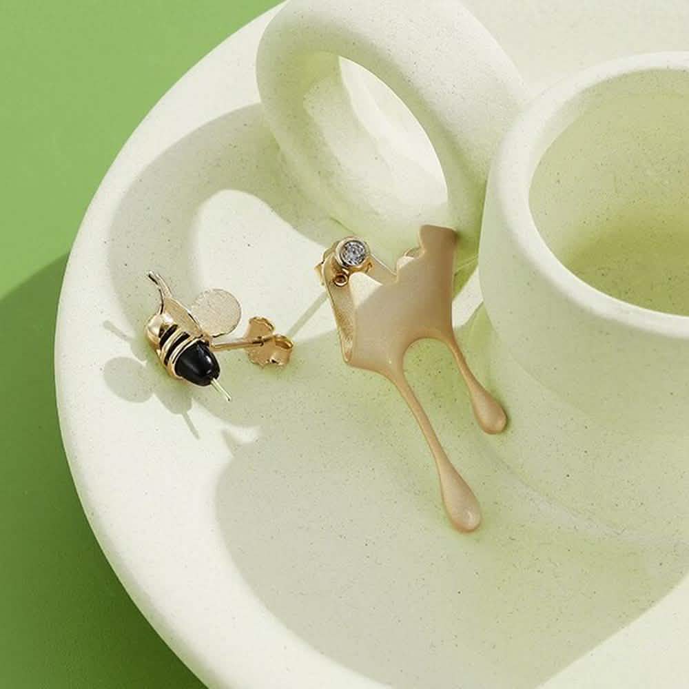 5A Clear Cubic Zirconia And Agate Stone Cute Bee 925 Sterling Silver Stud Earrings Earrings - DailySale