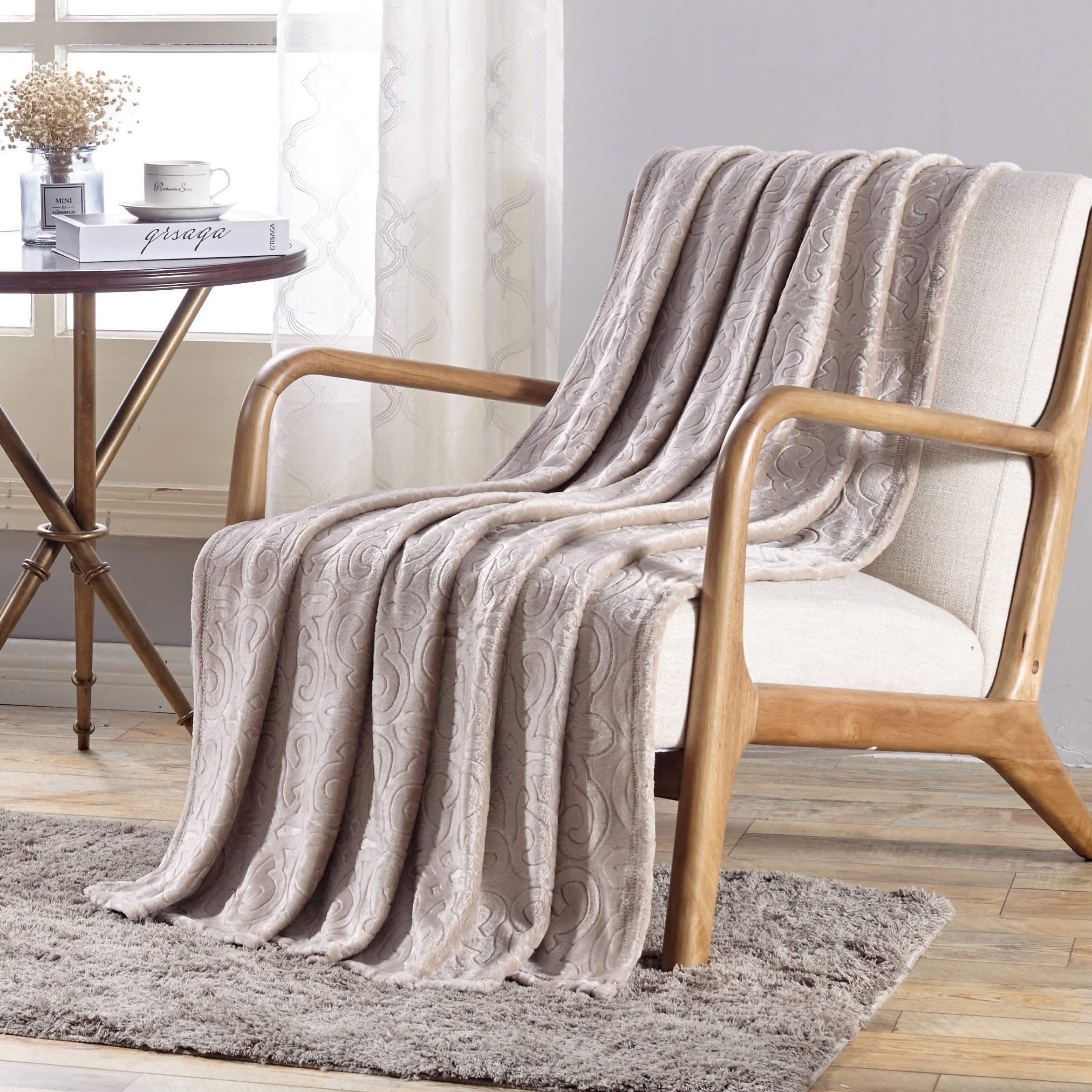 Dama Flannel Fleece Blanket Bed & Bath Ivory - DailySale