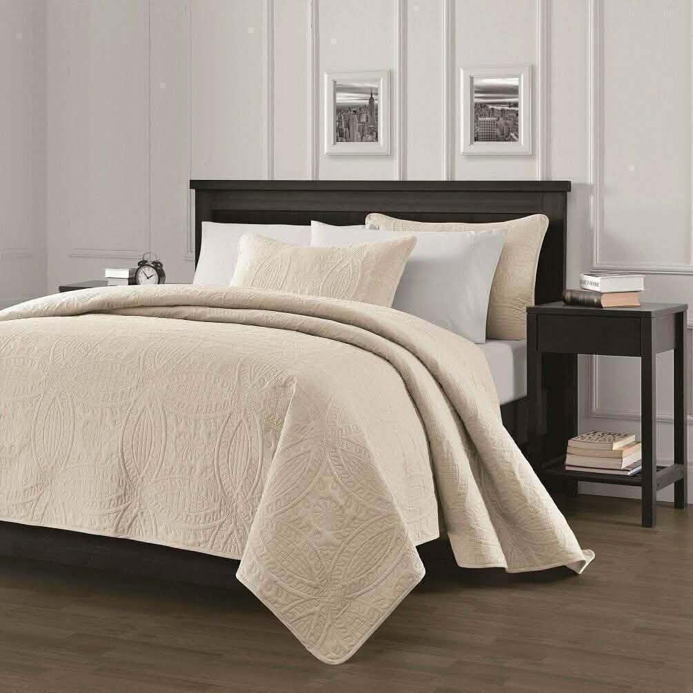De Moocci 3 Piece Solid Pinsonic Quilt Coverlet Set - Full/Queen Linen & Bedding - DailySale