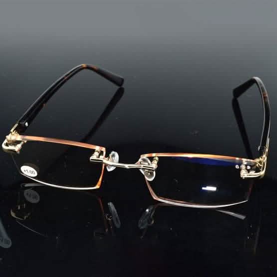 Luxury Men Diamond Glasses resting on a reflecting table in +2.5 prescription
