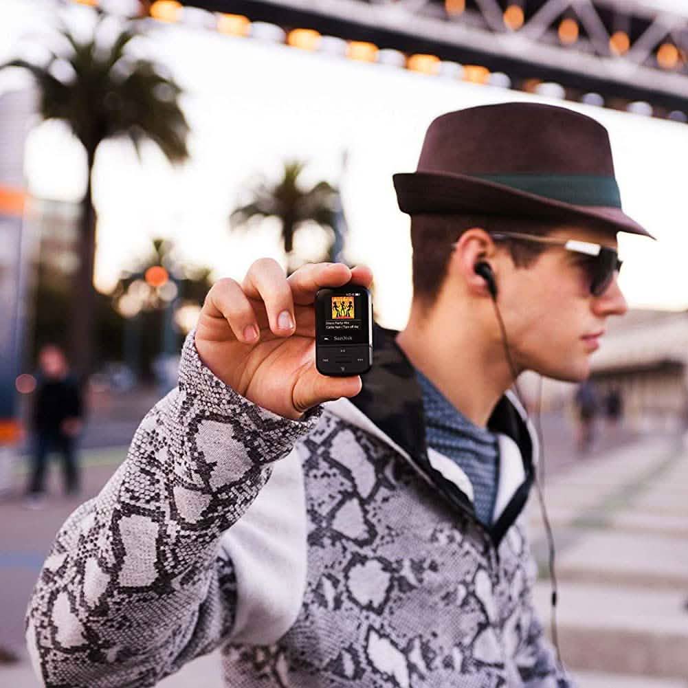 SanDisk 32GB Clip Sport Go MP3 Player Gadgets & Accessories - DailySale