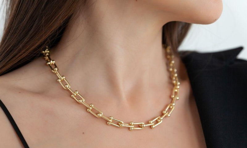 Complete Any Outfit With the Right Statement Jewelry