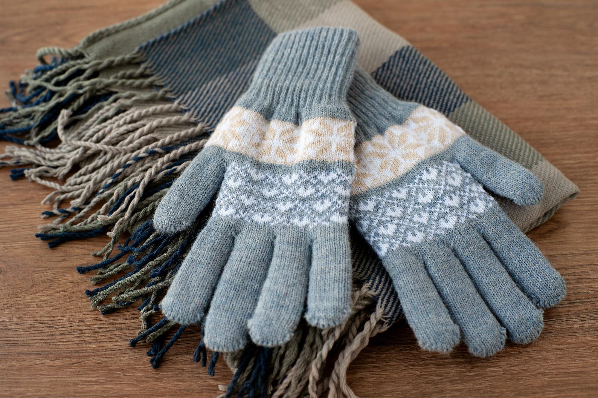 Gloves, Scarves & Earmuffs