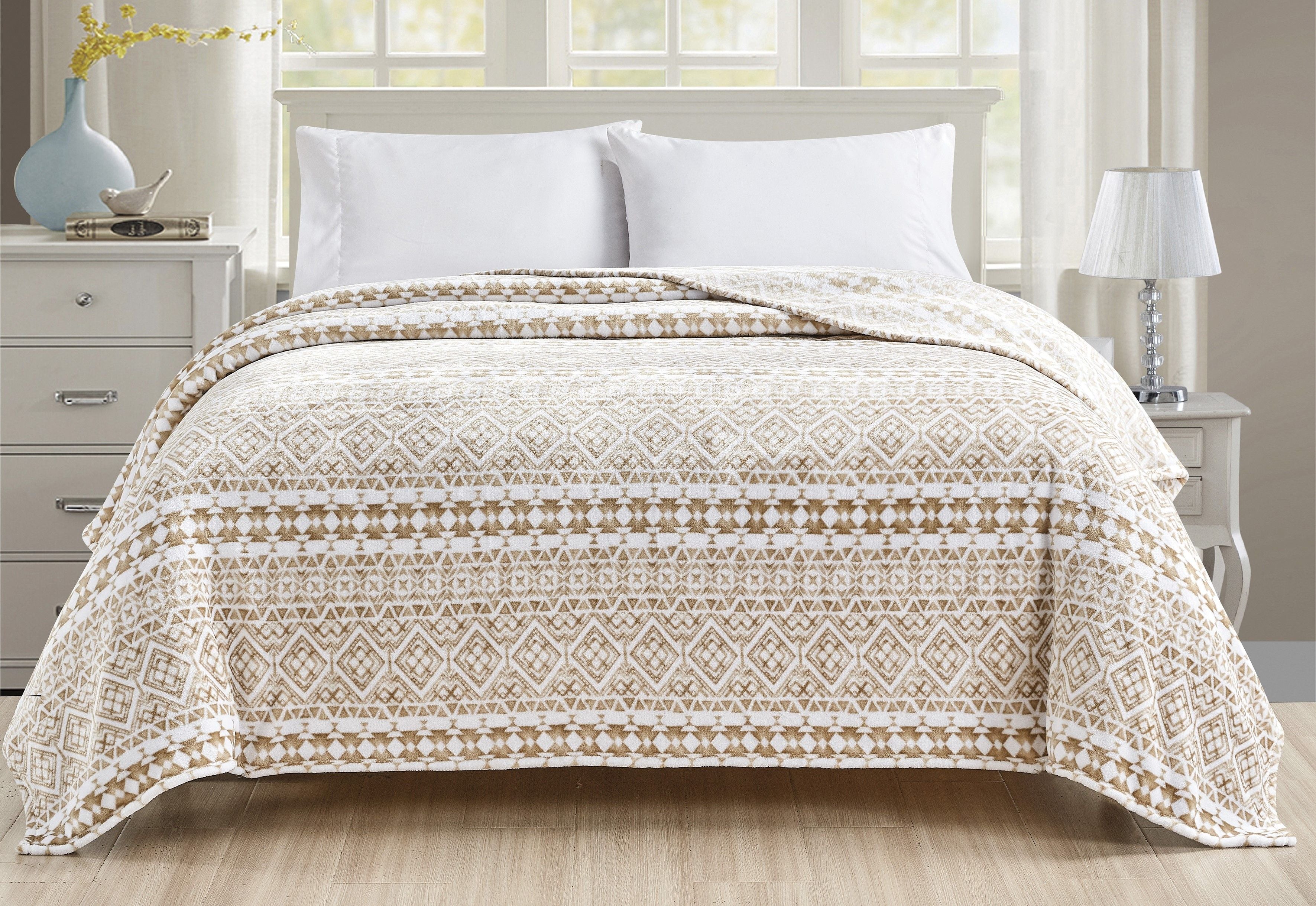 Oversize Microplush Printed Blankets in King & Queen