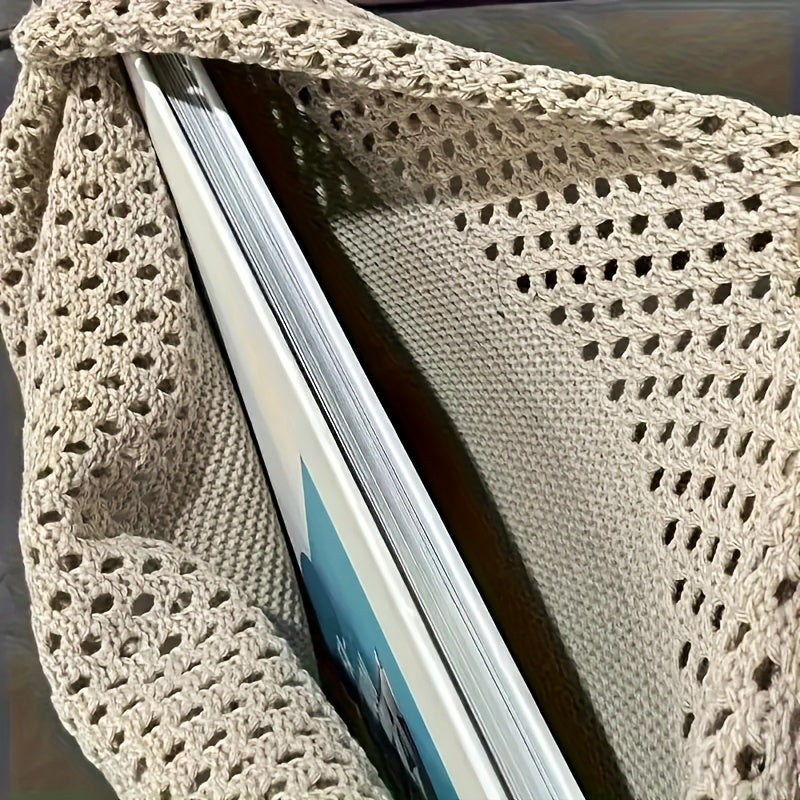 Close-up of the open mesh knit texture holding magazines