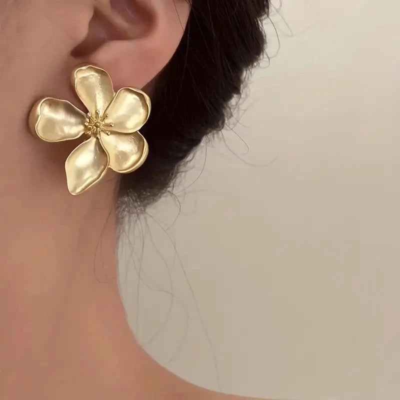 Vintage French-style Golden Flower Earrings Earrings - DailySale