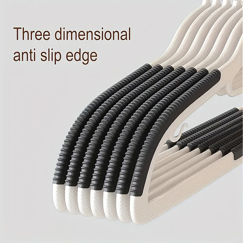 Close-up of the three-dimensional ribbed anti-slip edge along the shoulder